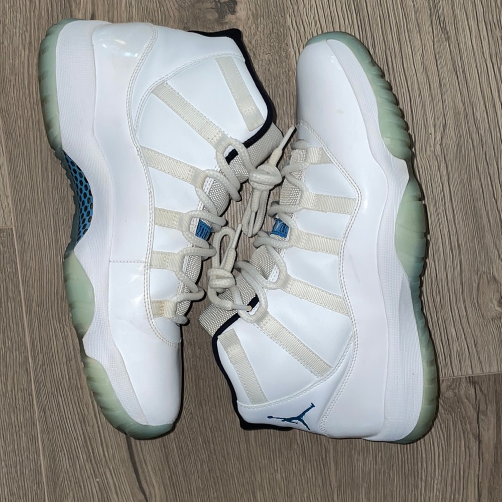 Jordan 11 "Legend Blue"